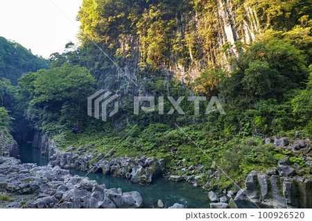 Miyazaki / Highlights of Takachiho Gorge "Sennin no Byobuiwa" 100926520