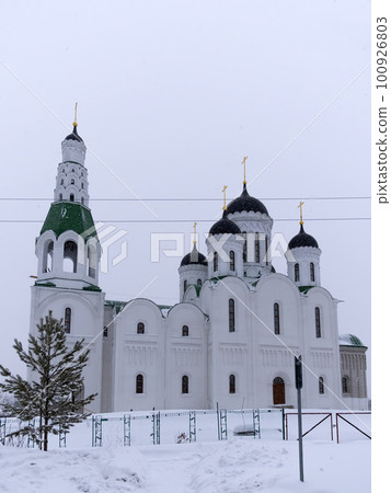 Construction Cathedral with domes of the Orthodox Church. Barnaul, Russia Construction Cathedral with domes of the Orthodox Church. Barnaul, Russia 100926803