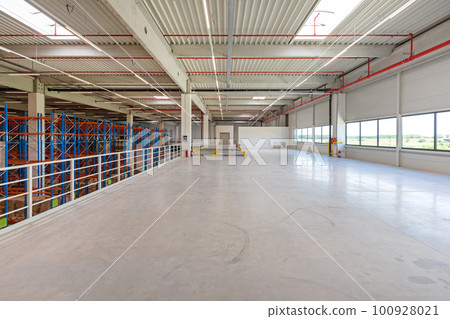 Empty Up Floor Space 100928021