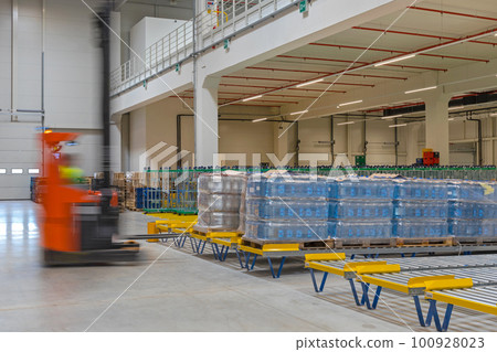 Forklift Motion Gravity Conveyor Forklift Motion Gravity Conveyor 100928023