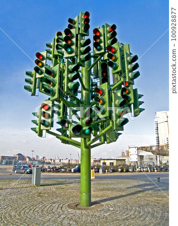 Traffic light 100928877