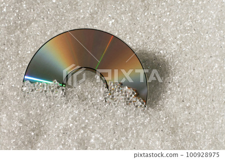 Compact disc 100928975
