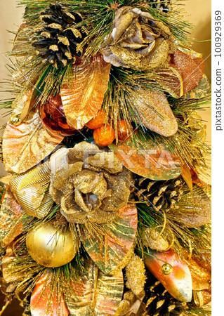 Golden Christmas 100929369