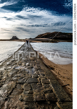 Ancient Stone Path To Fort Petit Be At City Saint-Malo At The Atlantic Coast In Brittany, France 100929904