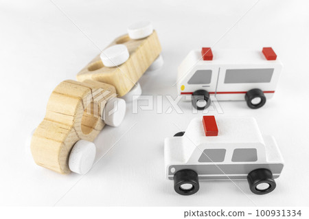 多個玩具車。交通事故圖片 100931334