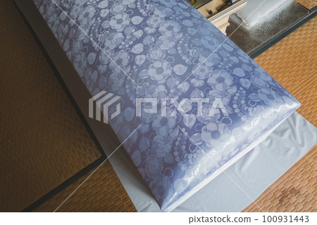 casket, coffin, japanese-style room 100931443