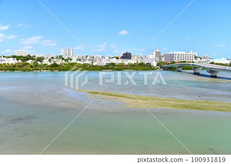Ritsuryu Bridge/Lake Manko, looking towards Kohagura (Naha City, Okinawa Prefecture) [February 2023] 100931819
