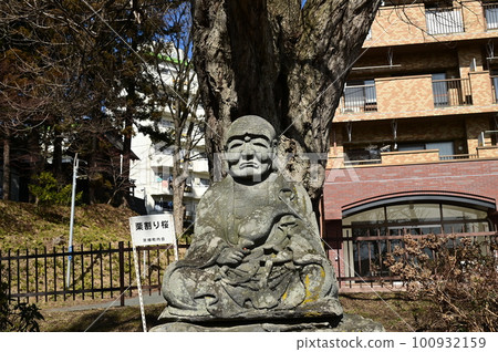 Sightseeing in Morioka Rakan Children's Park with 16 Rakan statues 100932159