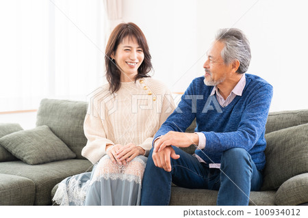 中年情侶形象 100934012