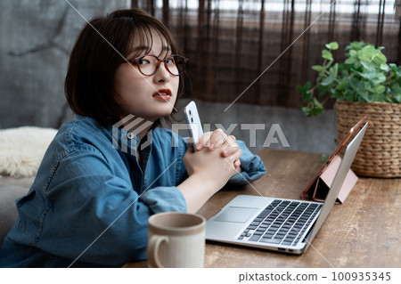 Young generation Z woman using a laptop 100935345