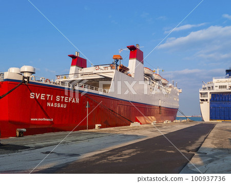 International ferry docked at the port of Bari, Italy / Bari, Italy International ferry docked at the port of Bari, Italy / Bari, Italy 100937736