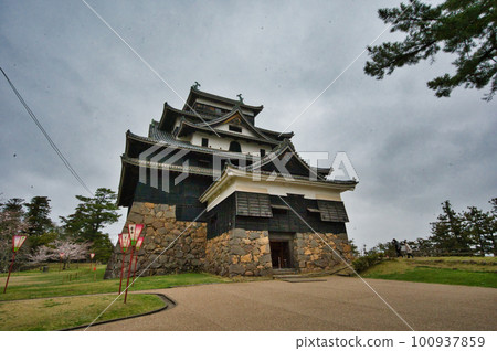 松江城堡風景在春天 松江城堡風景在春天 100937859