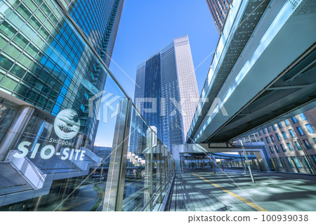 日本三月的東京城市景觀。仍然是電暈災難,但是......看著藍天蔓延的汐留辦公室群 日本三月的東京城市景觀。仍然是電暈災難,但是......看著藍天蔓延的汐留辦公室群 100939038