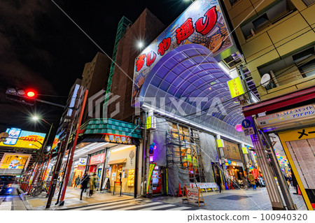 淺草，台東區，東京壽司屋通商店街在晚上 100940320