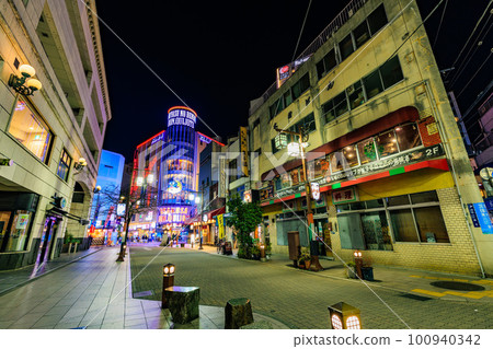 淺草，台東區，東京，六庫街在晚上 100940342