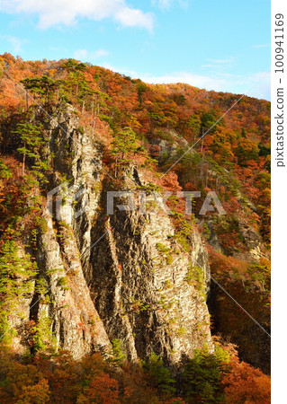從大倉水壩(宮城縣)看紅葉 從大倉水壩(宮城縣)看紅葉 100941169