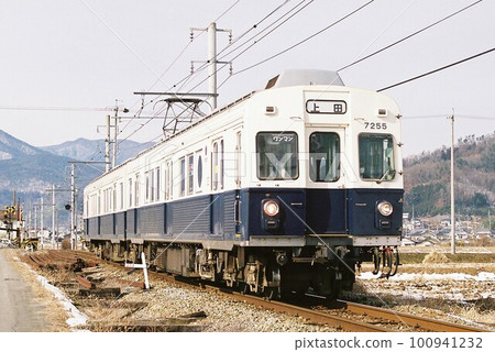 上田電鐵別所線7200系開往上田 上田電鐵別所線7200系開往上田 100941232