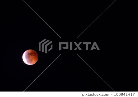 Total lunar eclipse (image) Total lunar eclipse (image) 100941417