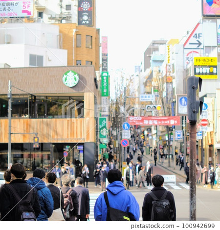 [Tokyo] Scenery in front of Iidabashi Station 100942699