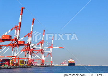 Kobe Port Wharf 100942939