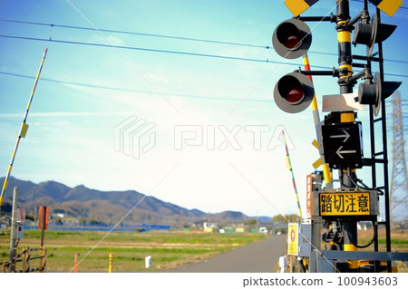 [Isehara City/Hadano City] Railroad crossing on the Odakyu Line 100943603