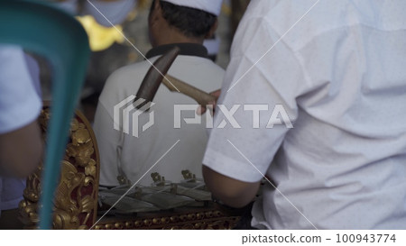 Bali, Indonesia, Musical Parade, Okokan - a musical instrument made of wood, which is hollowed out almost like a bar, but contains inside. Bali, Indonesia, Musical Parade, Okokan - a musical instrument made of wood, which is hollowed out almost like a bar, but contains inside. 100943774