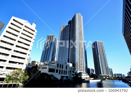Scenery of skyscraper apartments near Kachidoki Station Scenery of skyscraper apartments near Kachidoki Station 100943792