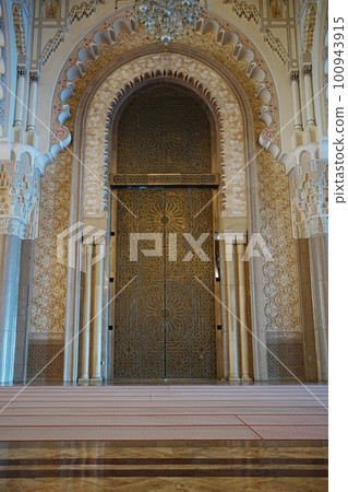 Entrance inside Hassan II mosque in Casablanca city in Morocco - vertical 100943915