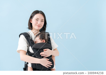 嬰兒抱繩安撫睡眠 100944238