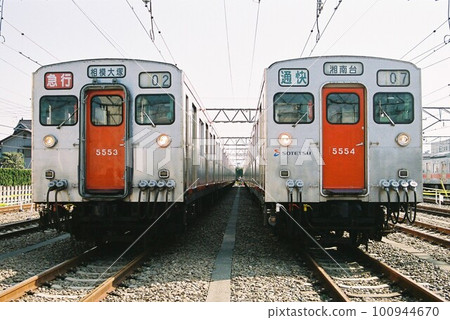 相模鐵道 5000 系列在車站排隊 相模鐵道 5000 系列在車站排隊 100944670