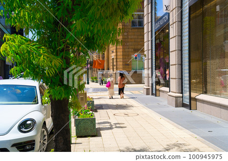 [Hyogo Prefecture] Sightseeing in Kobe on a refreshing blue sky holiday in May 100945975