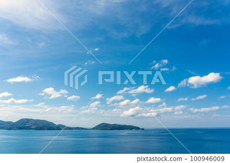 beautiful seascape with cloud on a sunny day. 100946009