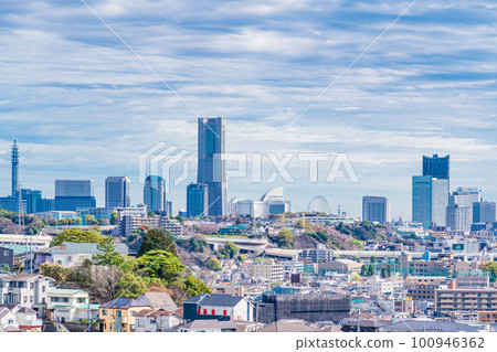 (Kanagawa Prefecture) Yokohama City View from Gumyoji Park in Yokohama City 100946362