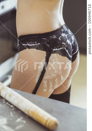 Sexy housewife in stockings and lingerie get... - Stock Photo [100946718] -  PIXTA