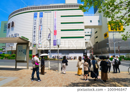 [Hyogo Prefecture] Sightseeing in Kobe on a refreshing blue sky holiday in May 100946847