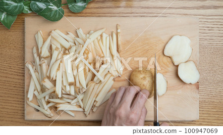 cut potatoes into strips cut potatoes into strips 100947069