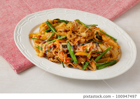 Fried pig kimchi 100947497