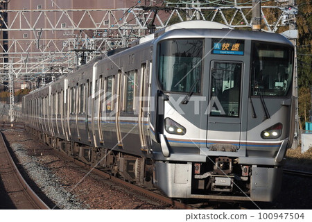 225 series 0 series rapid service running on the JR Kyoto Line 225 series 0 series rapid service running on the JR Kyoto Line 100947504