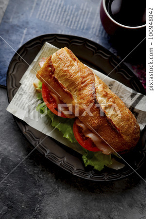 Bacon lettuce tomato baguette sandwich 100948042