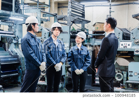 工廠員工聽管理培訓 工廠員工聽管理培訓 100948185