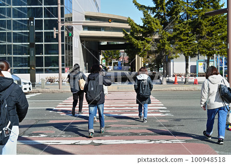 北海道札幌市春季上班通勤 100948518
