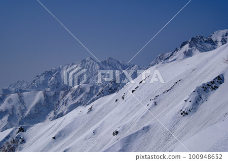 [Northern Alps in winter] Mt. Kashima Yarigatake seen from Happoone_05 100948652