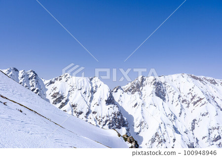 [Northern Alps in winter] Mikaku-no-dake_09 100948946