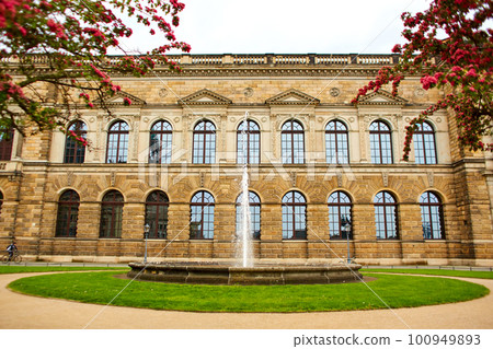 A fountain among the Saxon grand buildings of Dresden 100949893