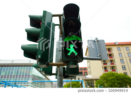 Traffic light for pedestrians with the figure of a walking man, lights green 100949914