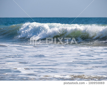 波浪掛起。 100950069
