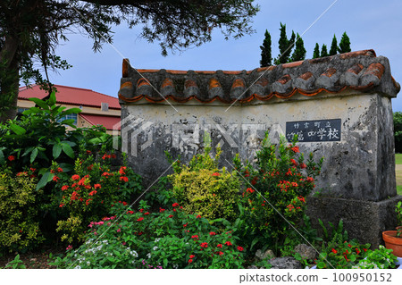 Scenery of Taketomi Island (Taketomi Junior High School) 100950152