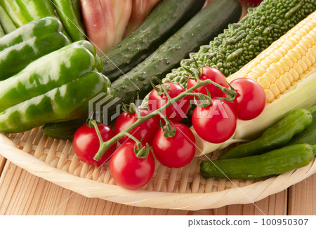 Summer vegetables gathering 100950307