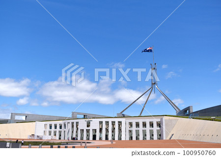 Oblique view of the Australian Houses of Parliament 100950760