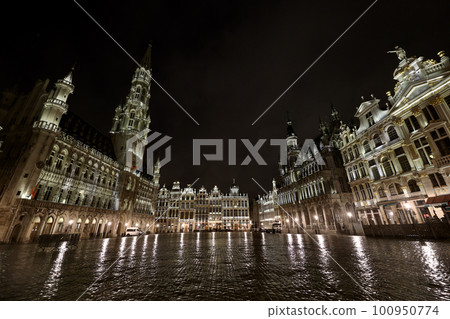 Brussels Grand Place square before sunrise 100950774